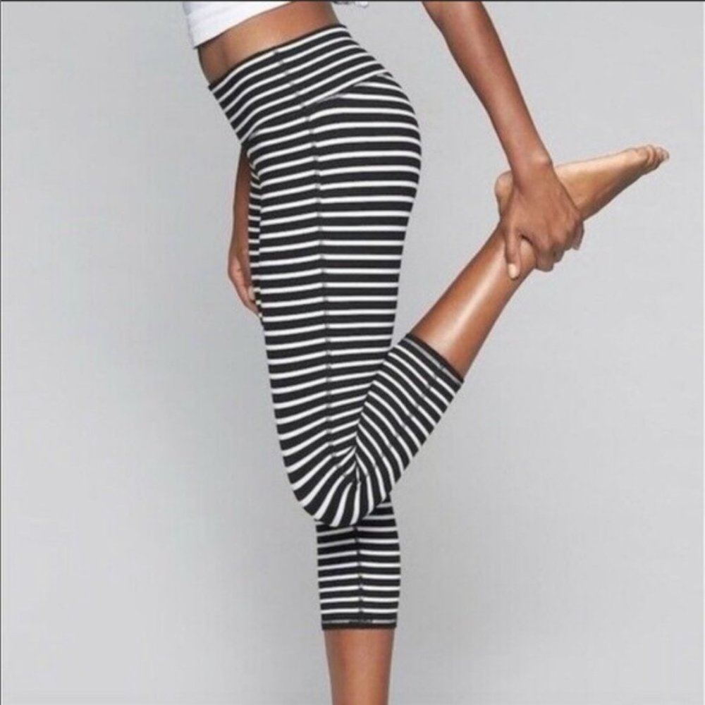 athleta navy blue & white chatarunga tight ☀️ s